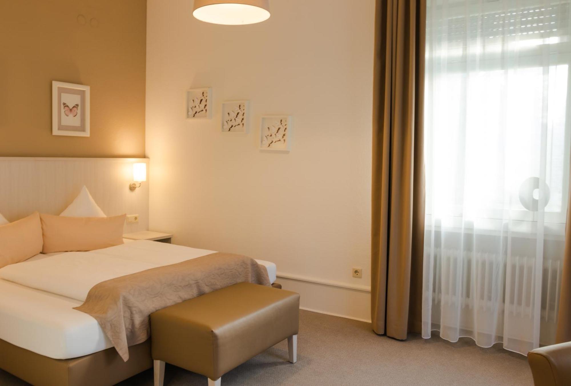 Hotel Luise Bad Bergzabern Bagian luar foto