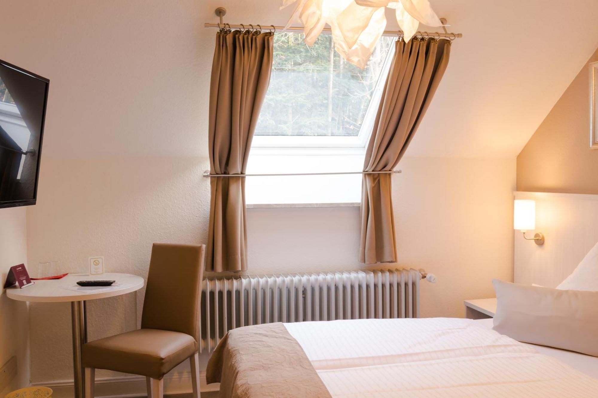 Hotel Luise Bad Bergzabern Bagian luar foto