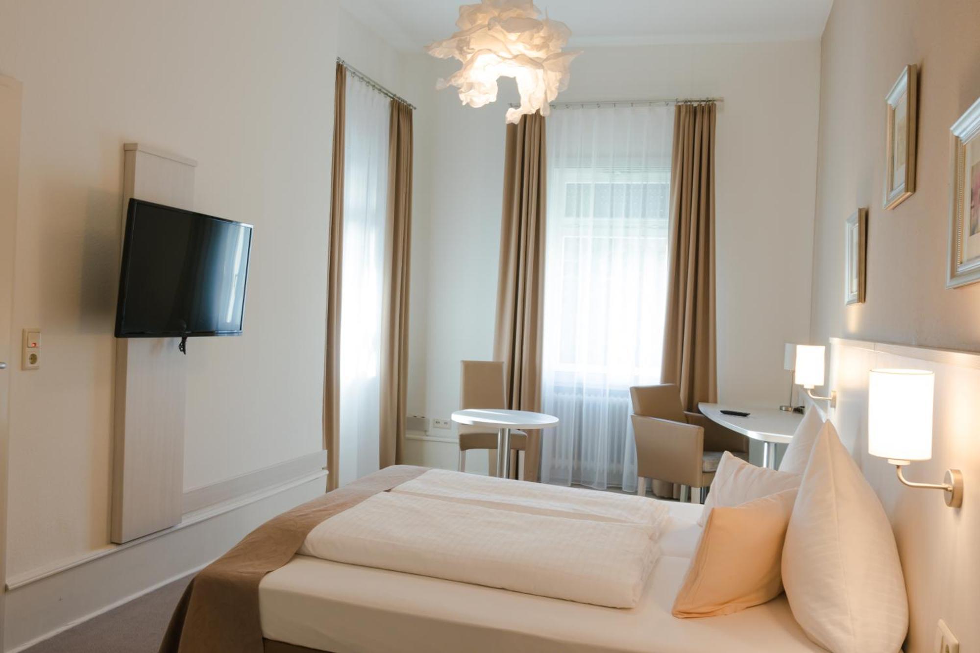Hotel Luise Bad Bergzabern Bagian luar foto