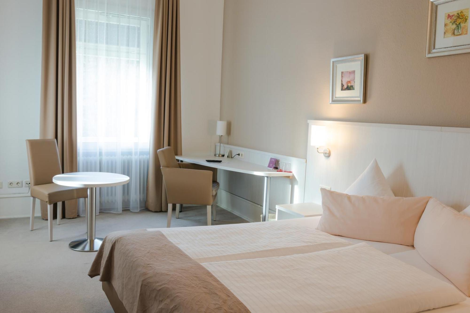 Hotel Luise Bad Bergzabern Bagian luar foto