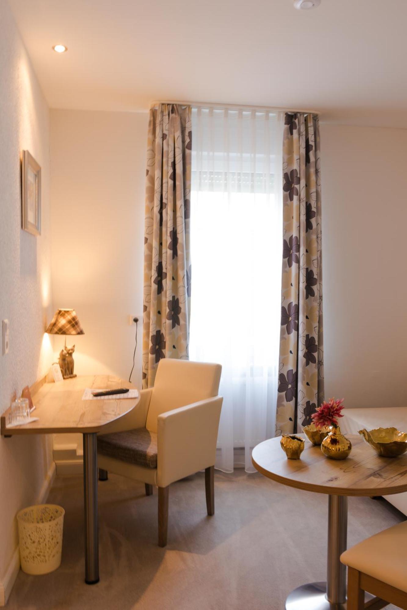 Hotel Luise Bad Bergzabern Bagian luar foto