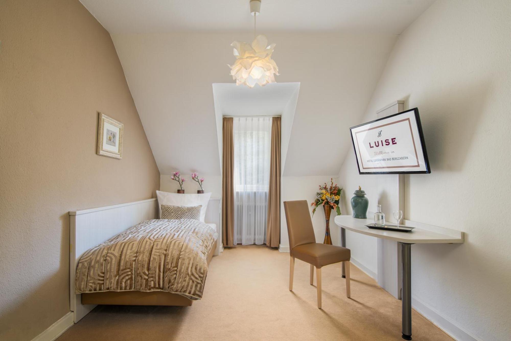 Hotel Luise Bad Bergzabern Bagian luar foto